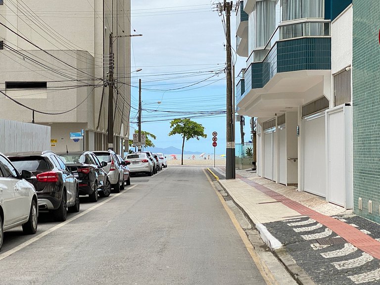 DCA51 - Pé na areia, Churrasqueira, 2 Garagens