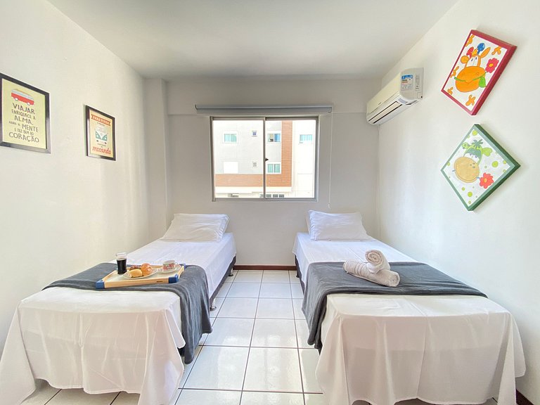 CB54 - Currasqueira, 2 Dorm Climatizados, Garagem