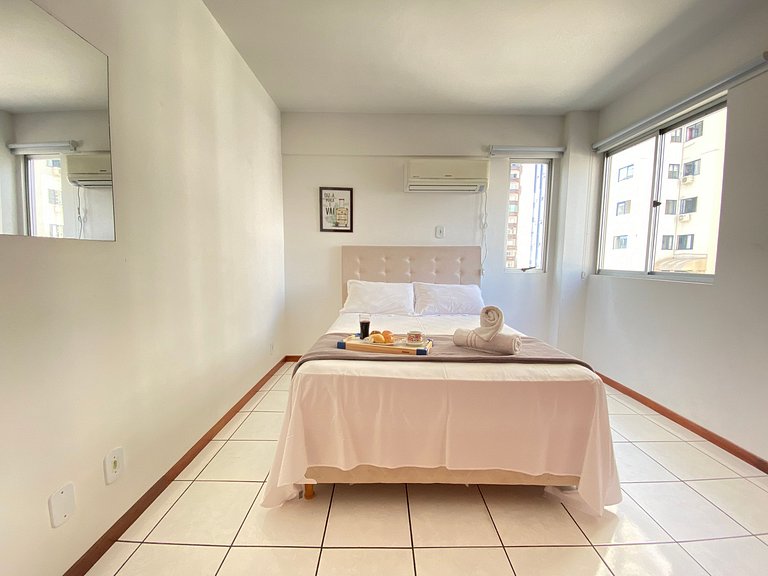 CB54 - Currasqueira, 2 Dorm Climatizados, Garagem