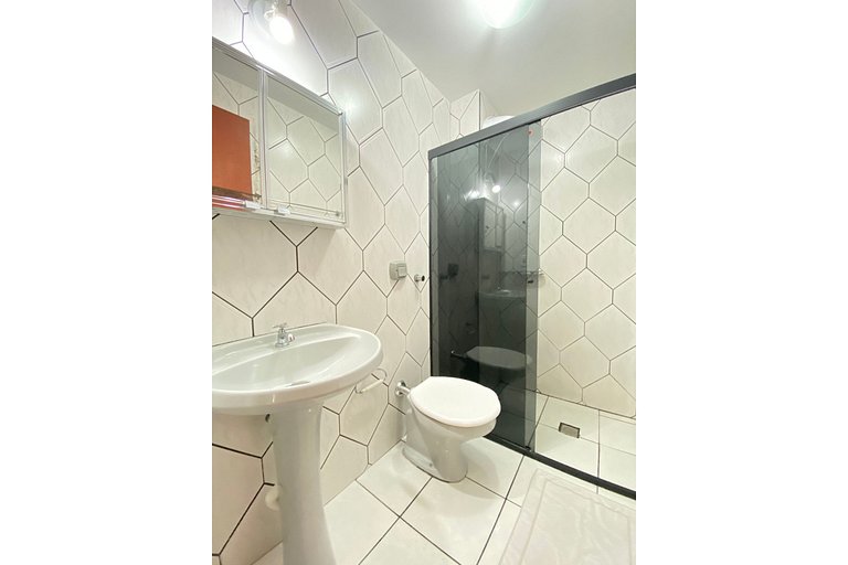 CB54 - Currasqueira, 2 Dorm Climatizados, Garagem