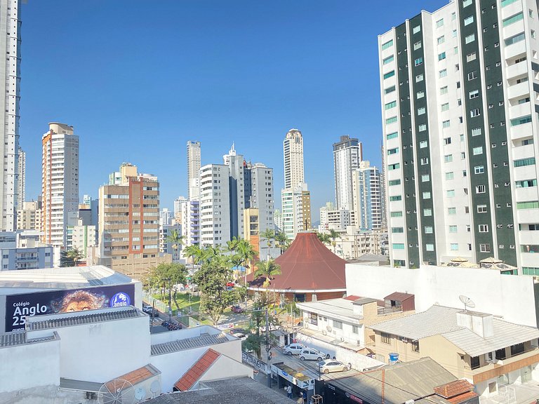 CB54 - Currasqueira, 2 Dorm Climatizados, Garagem