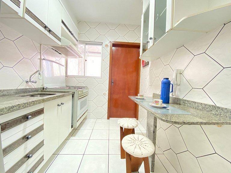 CB54 - Currasqueira, 2 Dorm Climatizados, Garagem