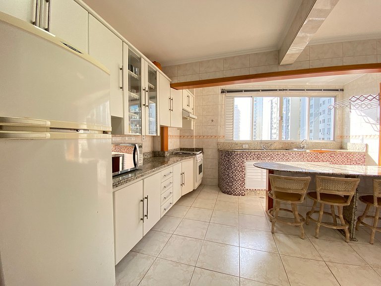 PRG82 - Climatizado, 3 Dorm, Próx Av Brasil, Amplo
