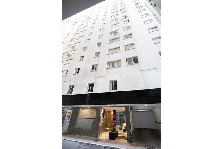 ACC43B - 1 Dorm Climatizado, Quadra Mar, Garagem