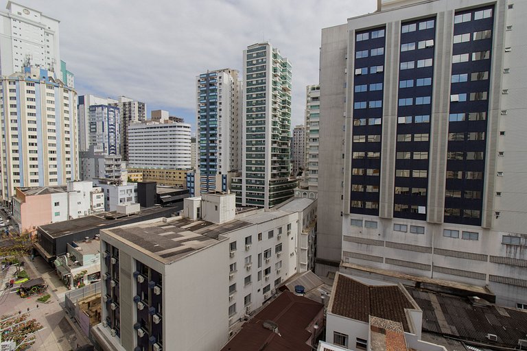 CLR82 - Calçadão, 1 Dorm Climatizado, Garagem