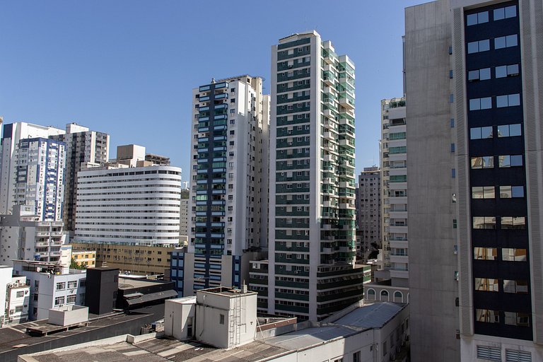 CLR82 - Calçadão, 1 Dorm Climatizado, Garagem