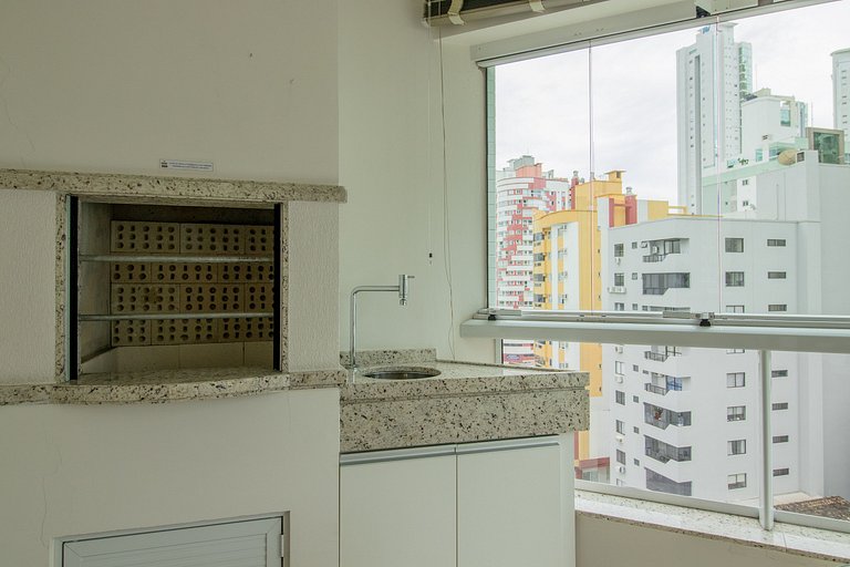 IAÇ42 - 2 Suítes, Churrasqueira, 2 Garagens