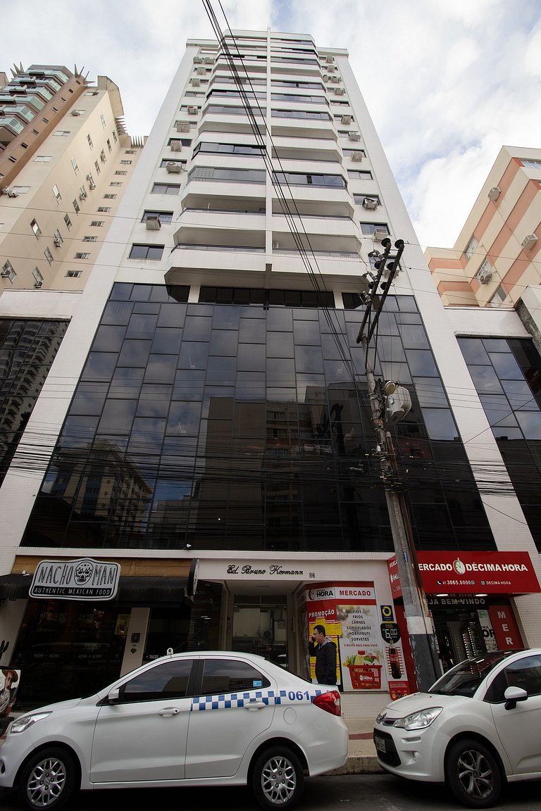 BK54 - Climatizado, TV Smart, Conforto, Garagem