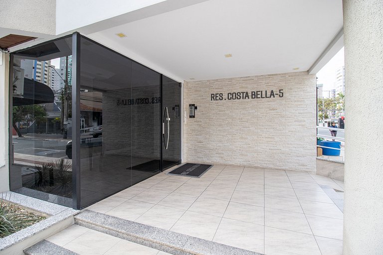 CB54 - Currasqueira, 2 Dorm Climatizados, Garagem