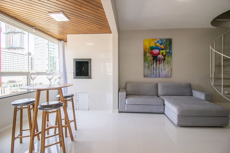 CB62 - Duplex, 4 Dorm Climatizados, Churrasqueira
