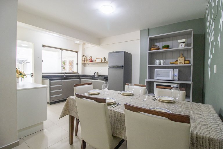 MAU11 - Av. Brasil, Churrasq, 3 Dorm, Climatizado
