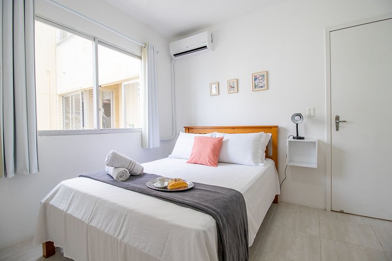 NVR82B - Sacada, Quadra Mar, 2 Dorm Climatizados