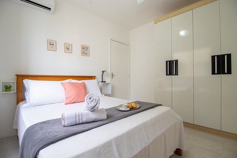 NVR82B - Sacada, Quadra Mar, 2 Dorm Climatizados