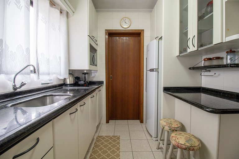 ISO86B - Sacada com Churrasq, 2 Dorm, Climatizado