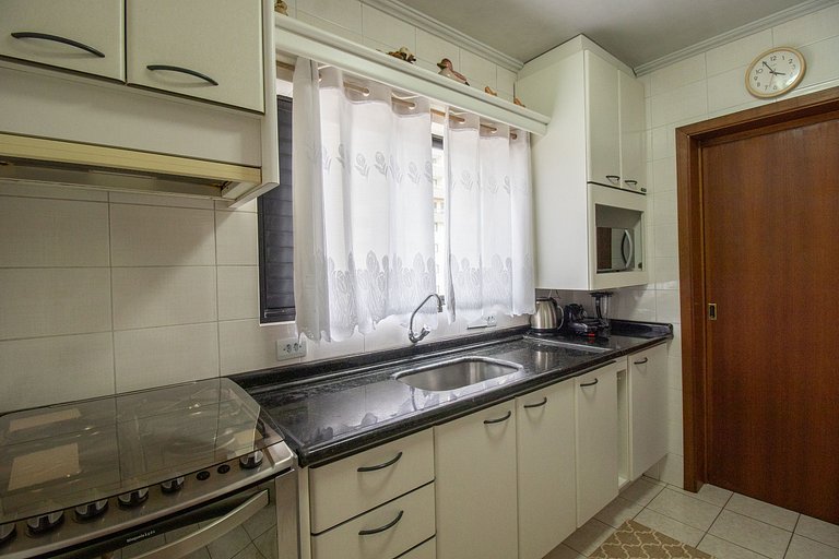 ISO86B - Sacada com Churrasq, 2 Dorm, Climatizado
