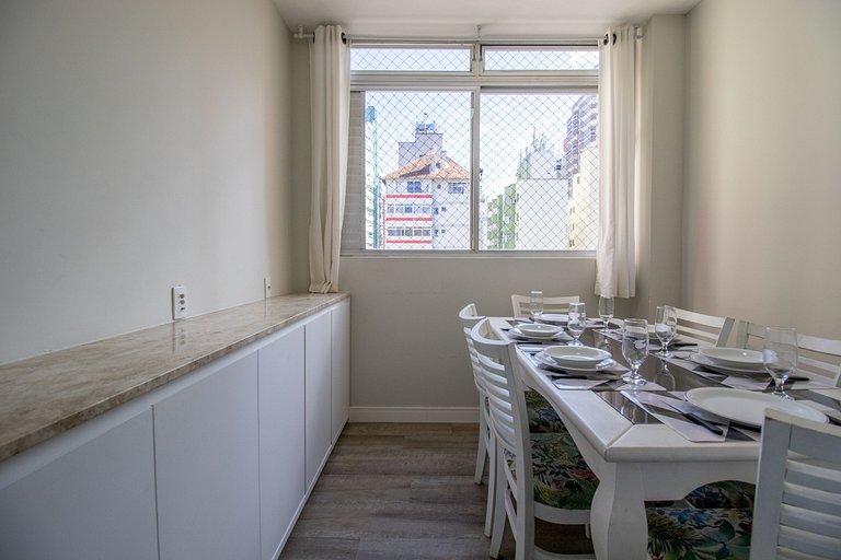 APO816 - Av. Atlântica, Vista Praia, Aconchegante