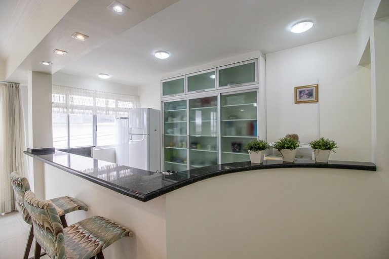 APU13 - 3 Dorm, Esq. Av. Atlântica, Confortável