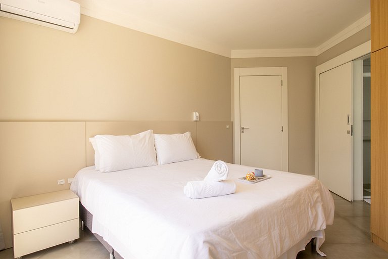 PRG21 - 4 Dorm, Lindo Espaço, Climatizado, Garagem