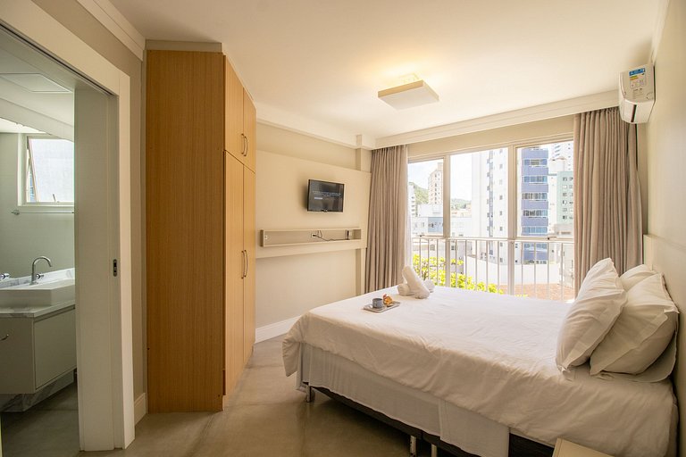PRG21 - 4 Dorm, Lindo Espaço, Climatizado, Garagem