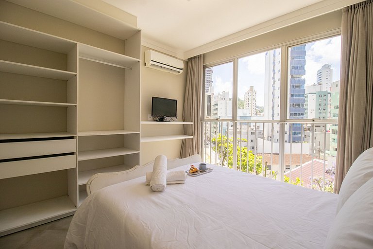 PRG21 - 4 Dorm, Lindo Espaço, Climatizado, Garagem