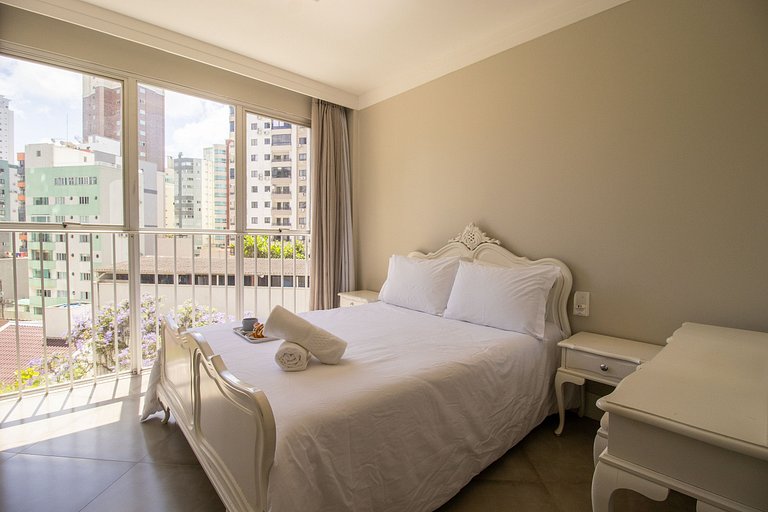PRG21 - 4 Dorm, Lindo Espaço, Climatizado, Garagem