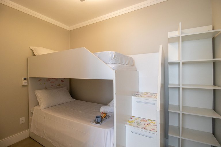 PRG21 - 4 Dorm, Lindo Espaço, Climatizado, Garagem