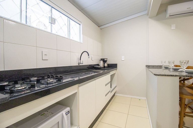 JOA23 - 1 Dorm, Climatizado, Garagem, TV Smart