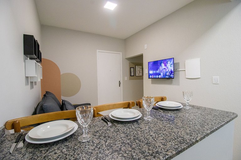 JOA23 - 1 Dorm, Climatizado, Garagem, TV Smart