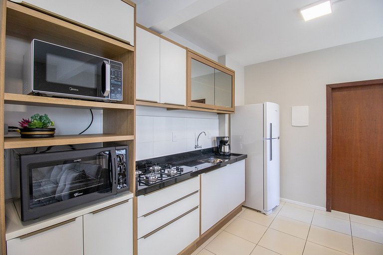 JOA31 - 2 Dorm Climatizados, Garagem, TV Smart