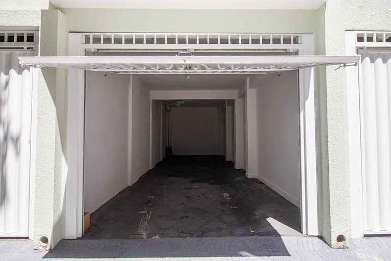 JOA31 - 2 Dorm Climatizados, Garagem, TV Smart