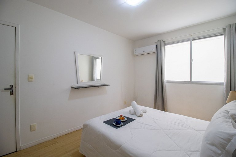 ACC43B - 1 Dorm Climatizado, Quadra Mar, Garagem