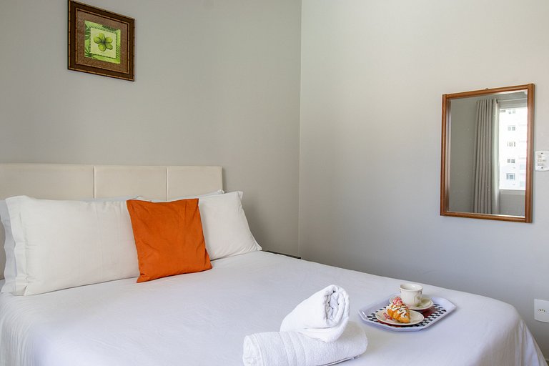 CDL52 - 2 Dorm, Climatizado, Esq. Av. Brasil