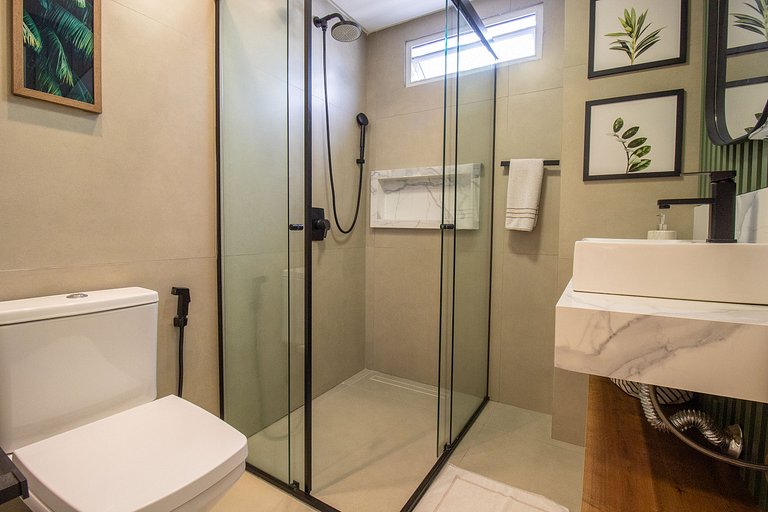 GMN51 - Av. Brasil, Climatizado, 2 suítes + 1 Dorm