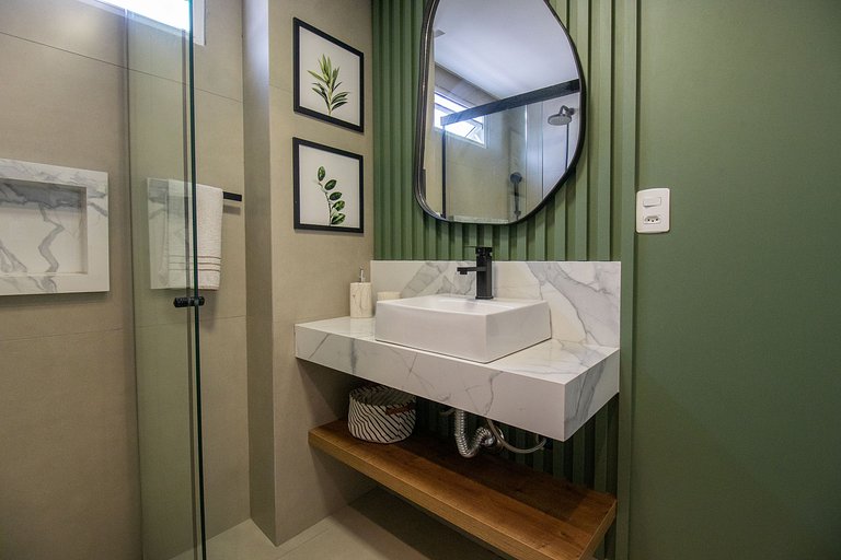 GMN51 - Av. Brasil, Climatizado, 2 suítes + 1 Dorm
