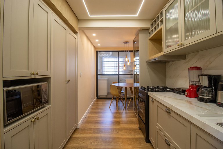 GMN51 - Av. Brasil, Climatizado, 2 suítes + 1 Dorm