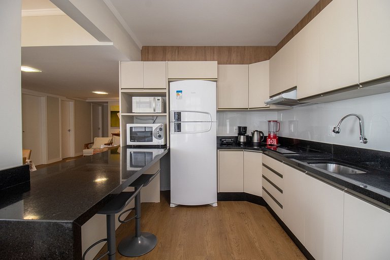 APU24 - Esq com Av Atlântica, 4 Dorm, Climatizado