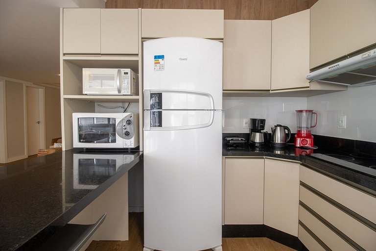 APU24 - Esq com Av Atlântica, 4 Dorm, Climatizado